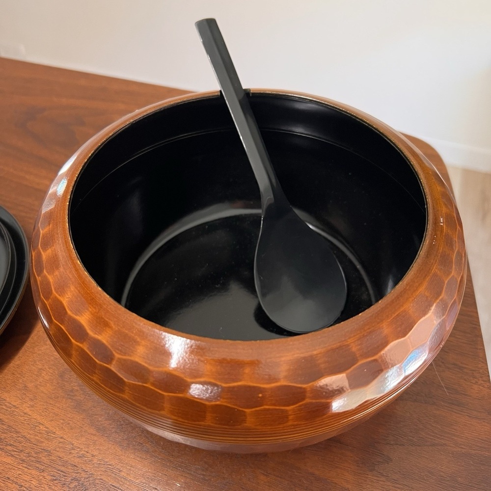 Japan 10" Honeycomb Rice Serving Bowl Faux Teak Lacquer Lid Hammered MCM Ohitsu - Picture 3 of 4
